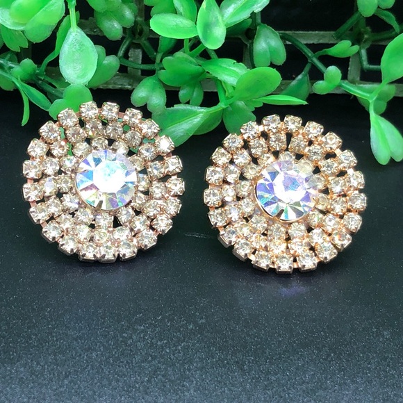 Vintage clip on gold tone cluster earrings - Picture 1 of 8